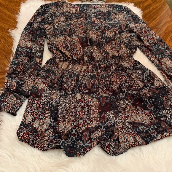 Long sleeve Paisley Romper - Picture 2 of 4